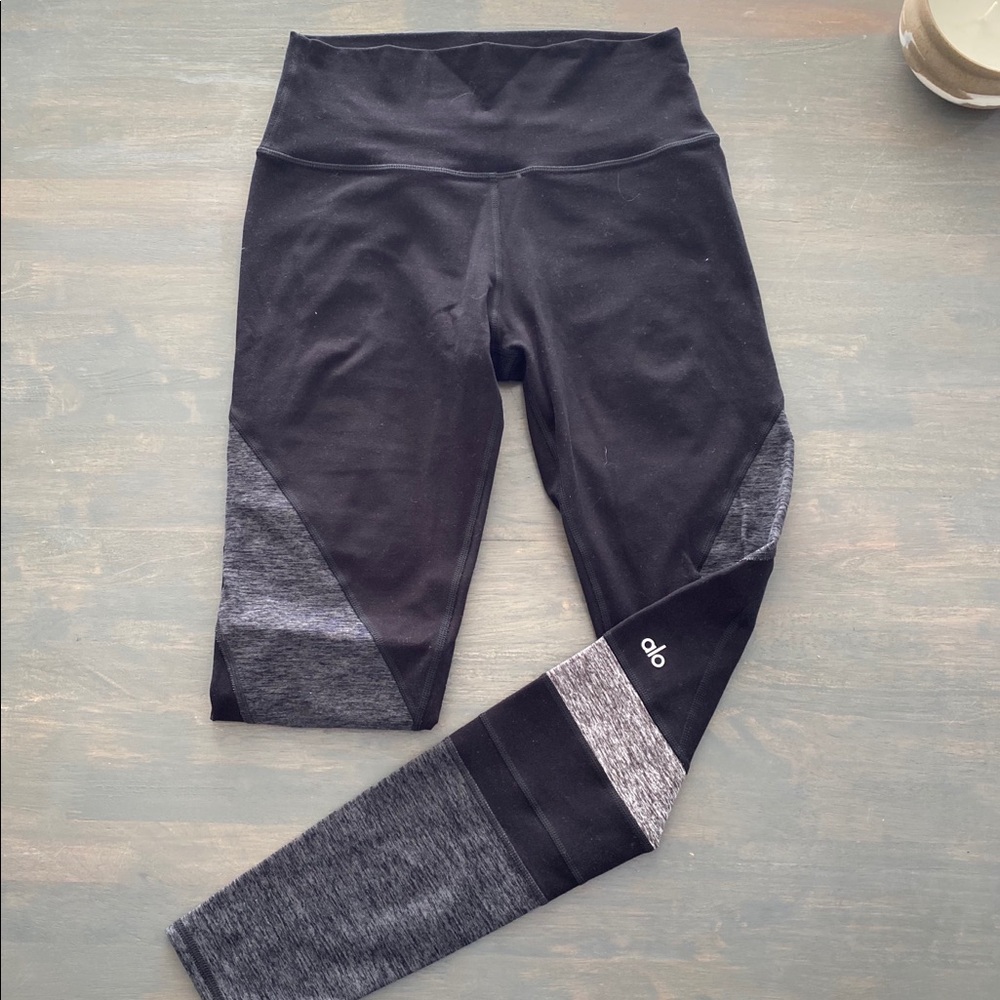 Alo leggings in black and grey | size S